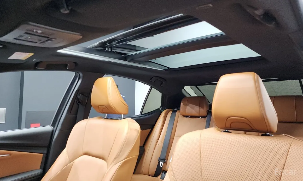 Фото 18 - Toyota Camry