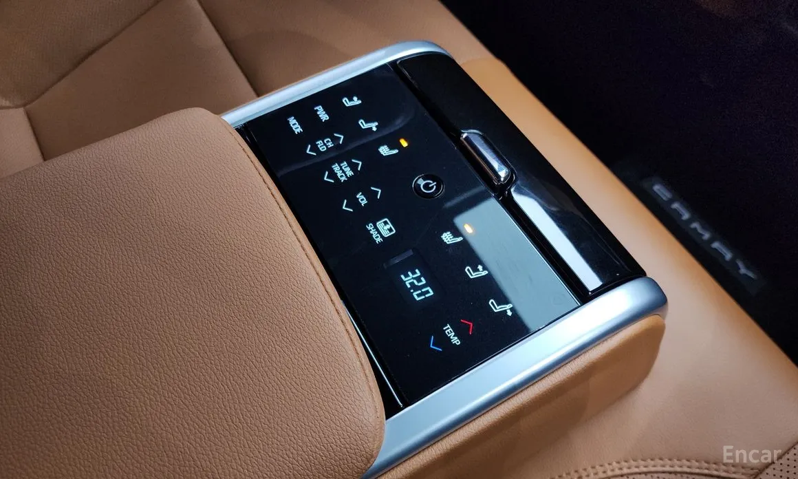 Фото 19 - Toyota Camry