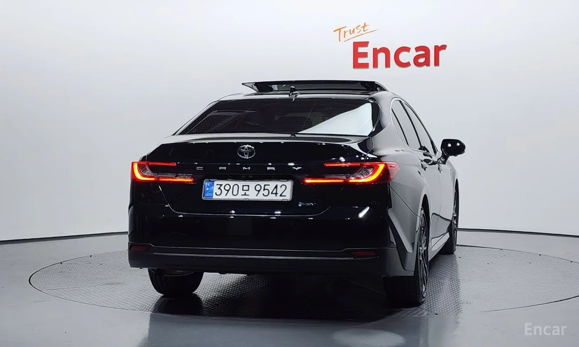 Фото 4 - Toyota Camry