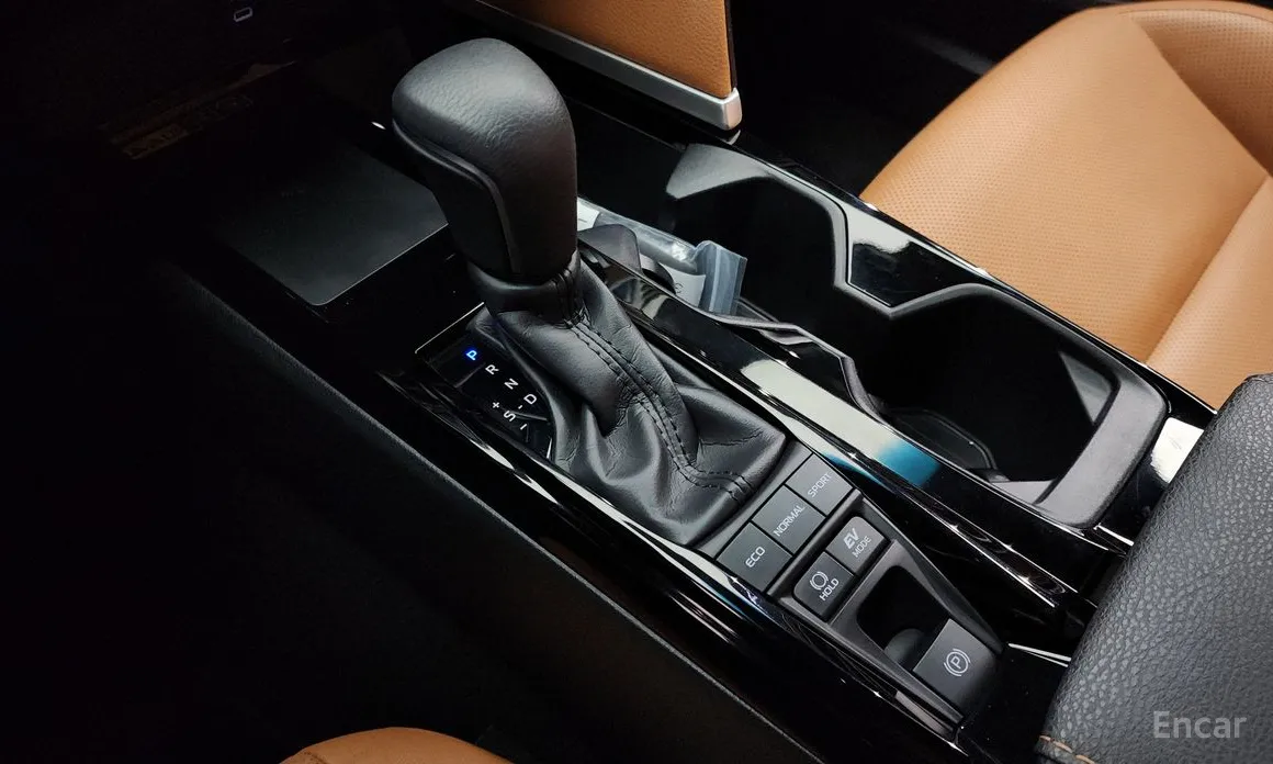 Фото 9 - Toyota Camry