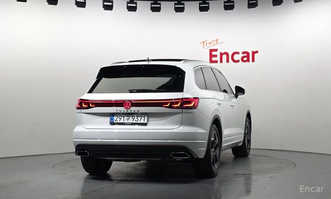 Фото 4 - Volkswagen Touareg