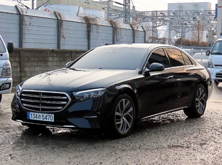 Фото 2 - Mercedes-Benz E-Class