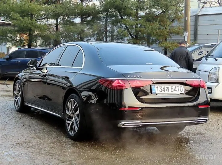 Фото 3 - Mercedes-Benz E-Class