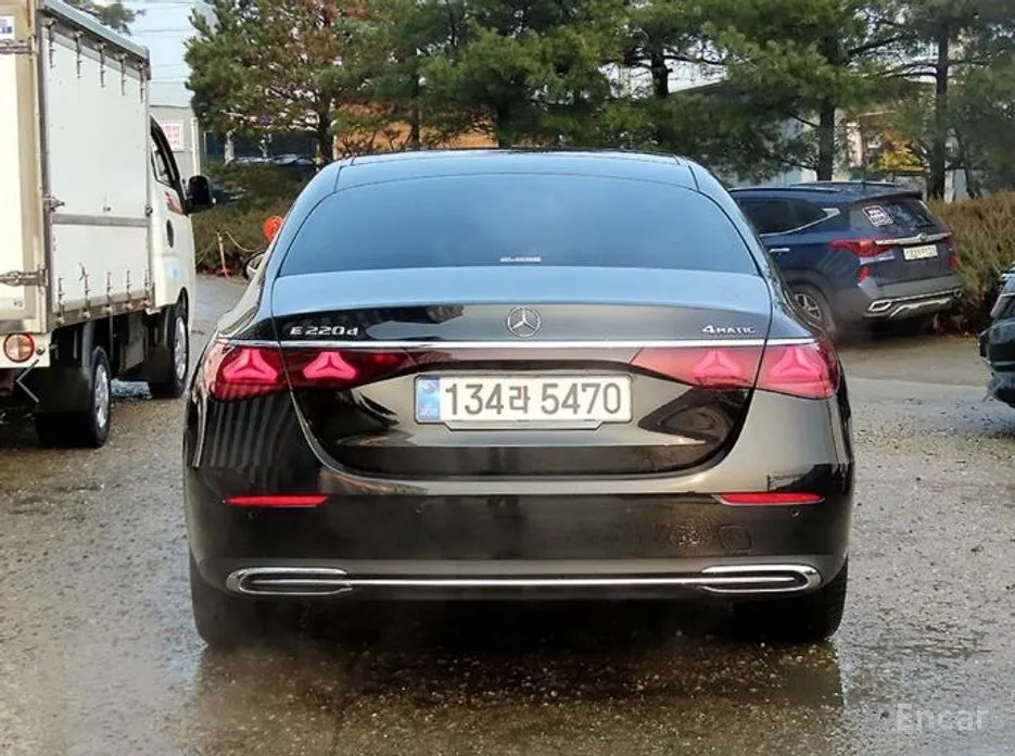 Фото 4 - Mercedes-Benz E-Class