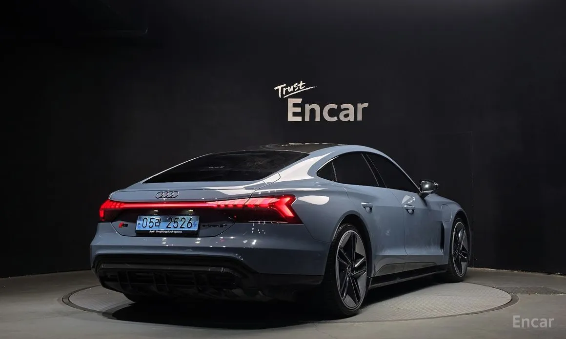 Фото 2 - Audi RS e-tron GT