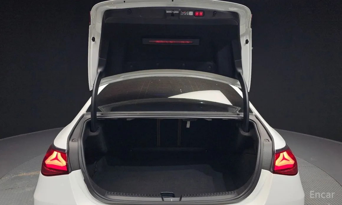 Фото 20 - Mercedes-Benz E-Class