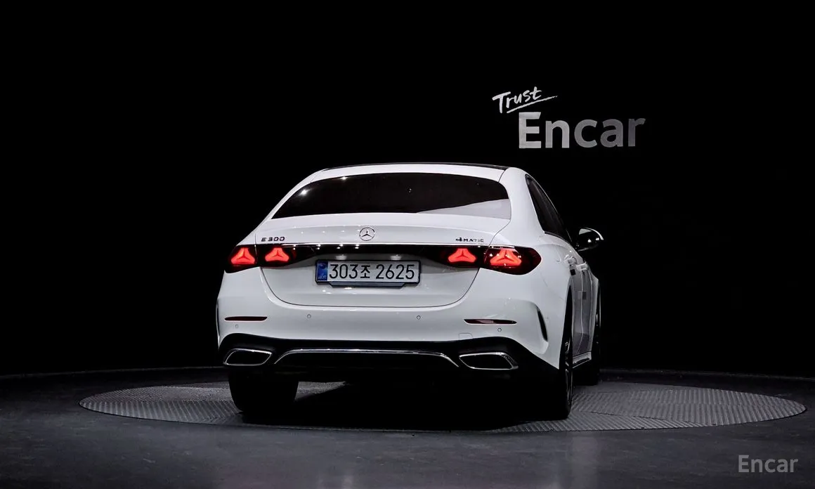 Фото 4 - Mercedes-Benz E-Class