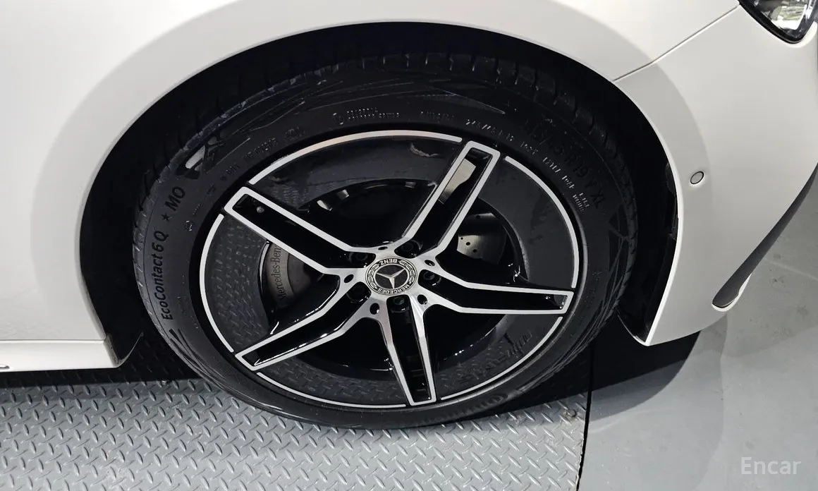 Фото 5 - Mercedes-Benz E-Class