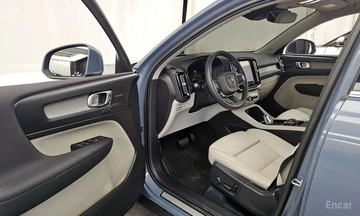 Фото 10 - Volvo XC40