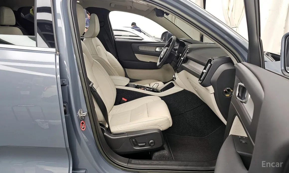 Фото 11 - Volvo XC40