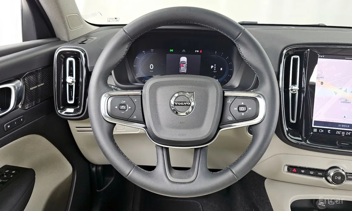 Фото 13 - Volvo XC40