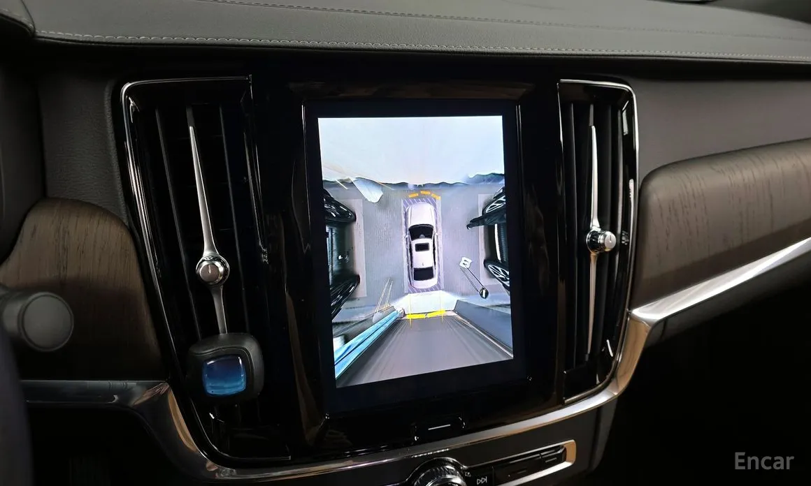 Фото 15 - Volvo XC40