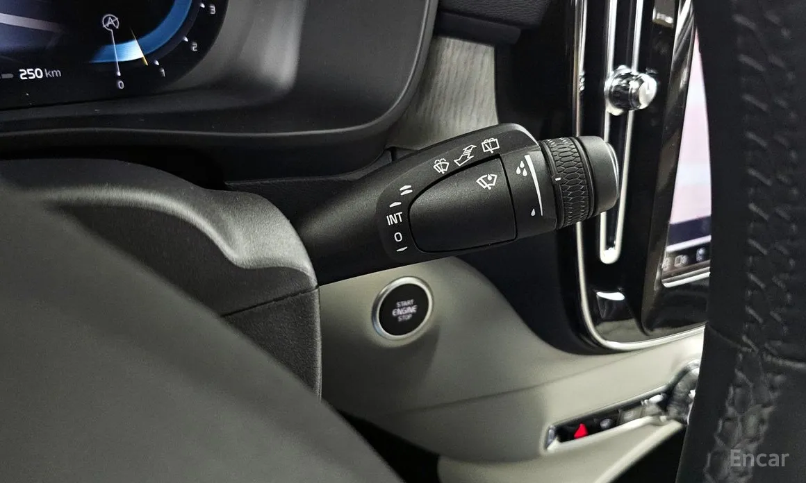 Фото 18 - Volvo XC40