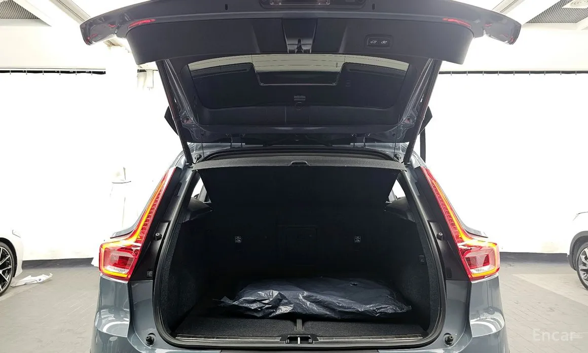 Фото 20 - Volvo XC40