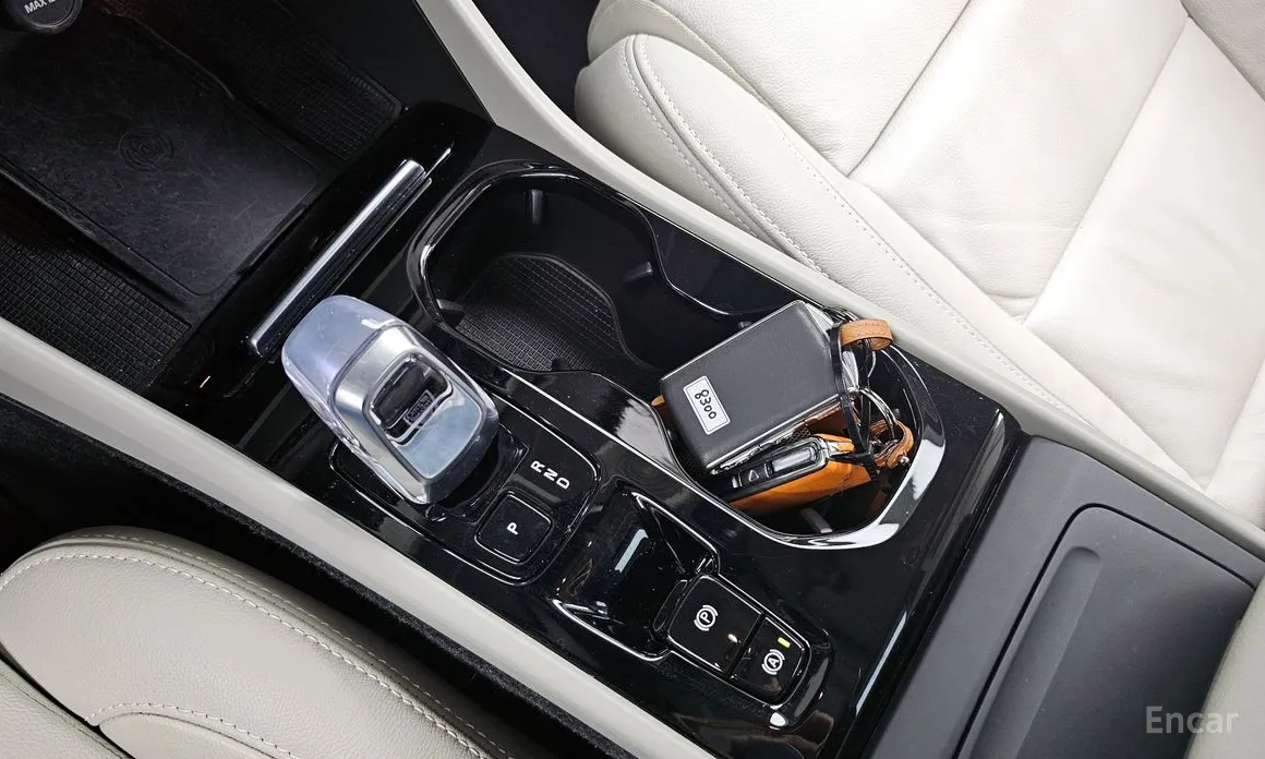 Фото 9 - Volvo XC40