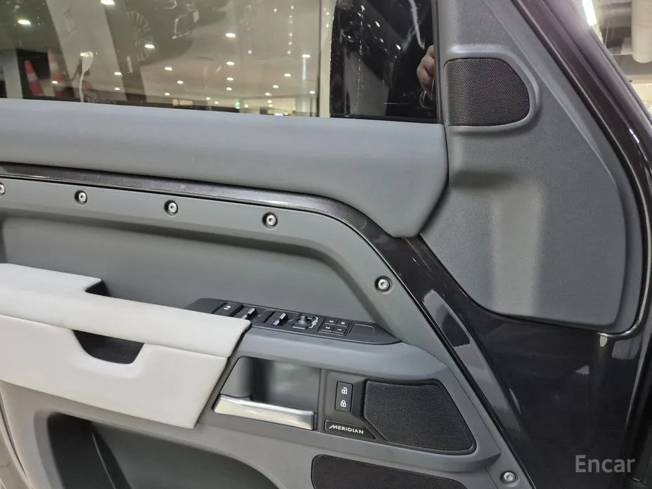 Фото 10 - Land Rover Defender