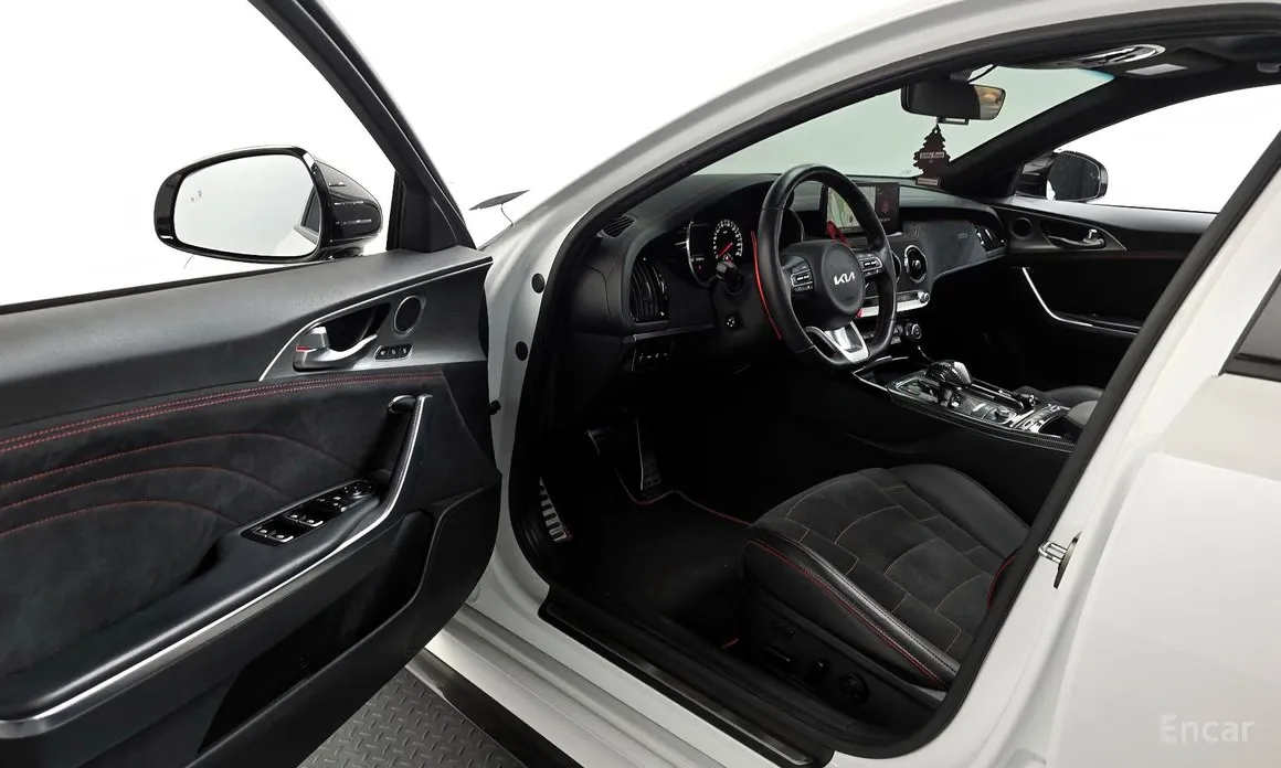 Фото 10 - Kia Stinger