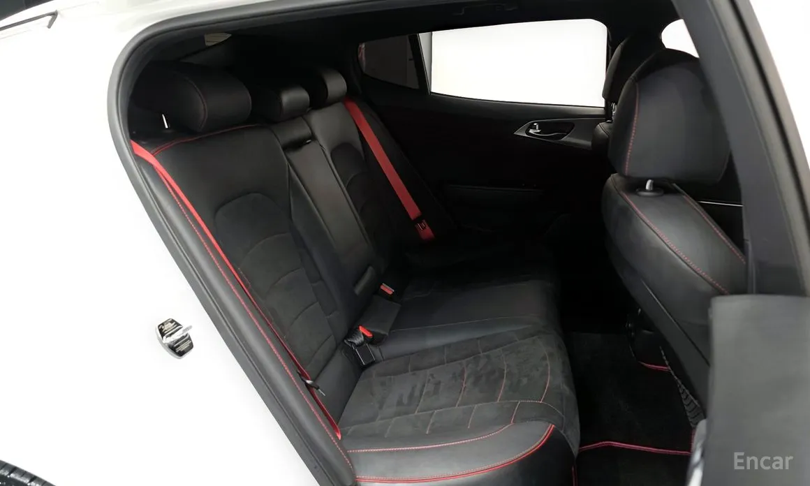 Фото 12 - Kia Stinger