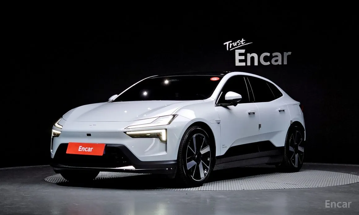 Фото 1 - Polestar 4