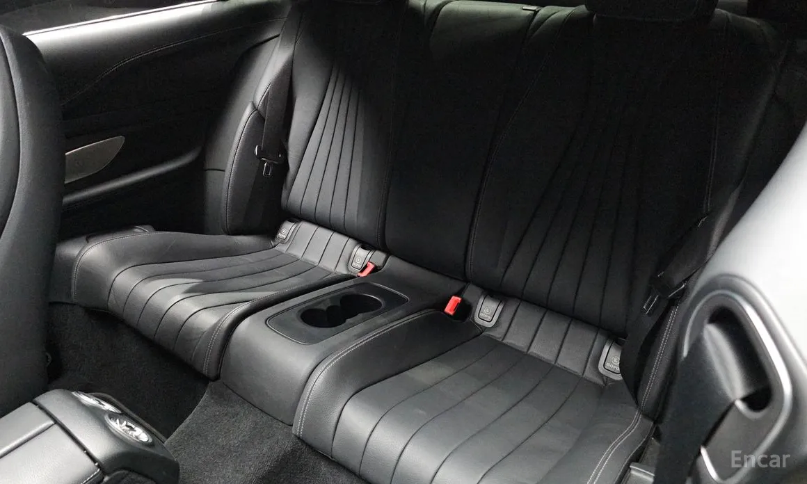 Фото 12 - Mercedes-Benz E-Class