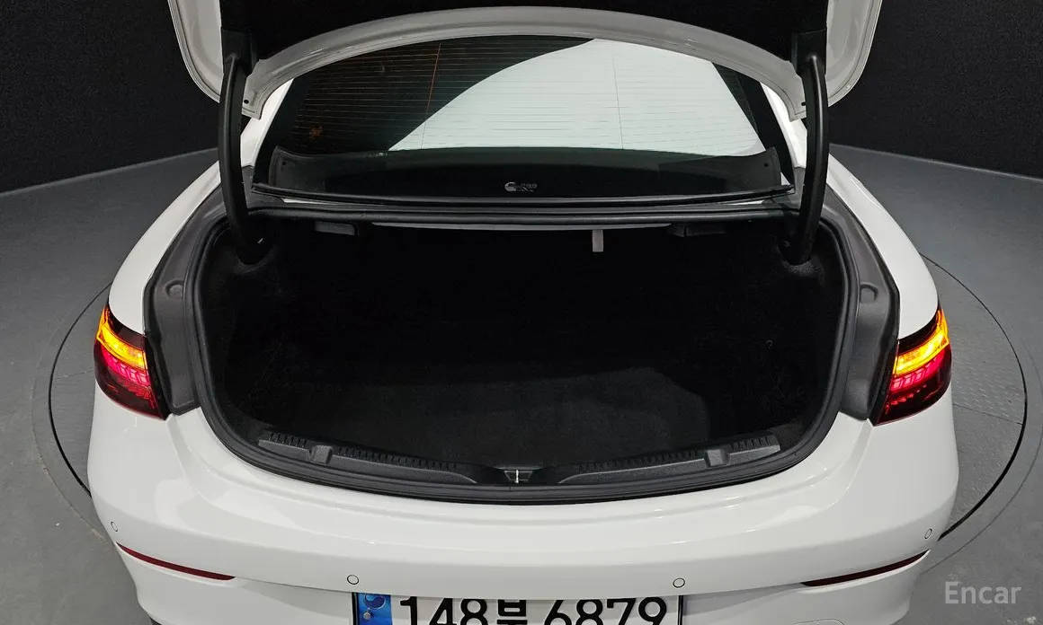 Фото 20 - Mercedes-Benz E-Class