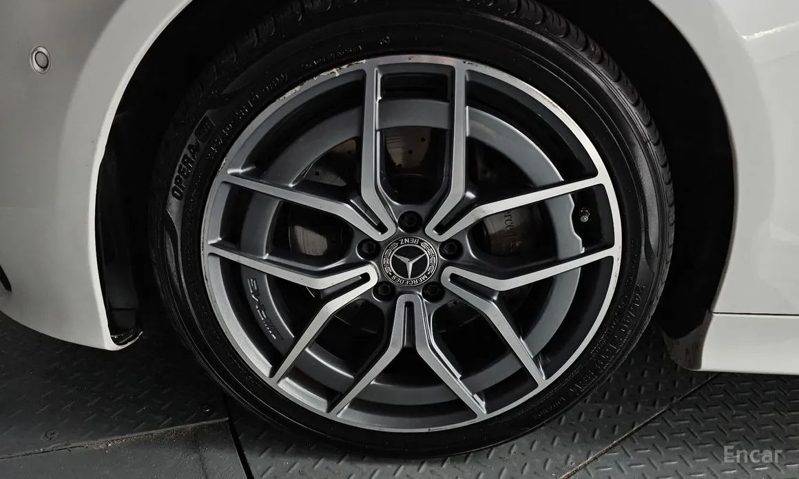 Фото 5 - Mercedes-Benz E-Class