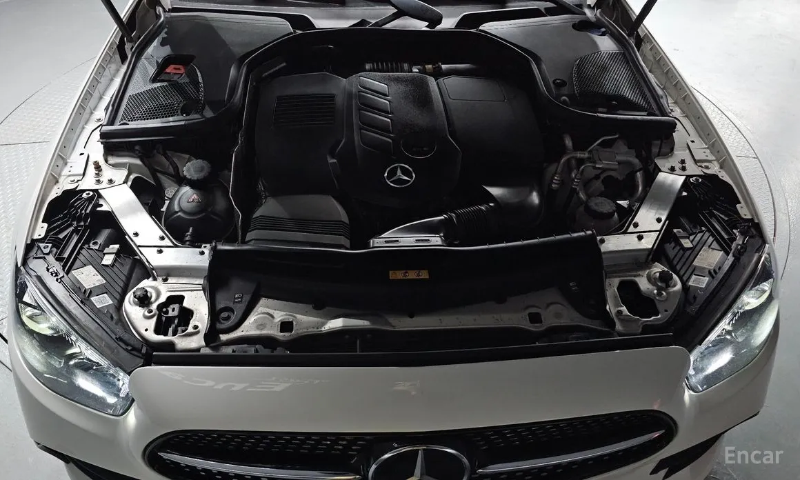 Фото 6 - Mercedes-Benz E-Class