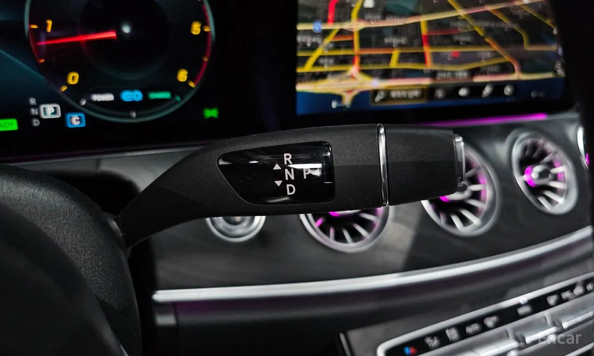 Фото 9 - Mercedes-Benz E-Class