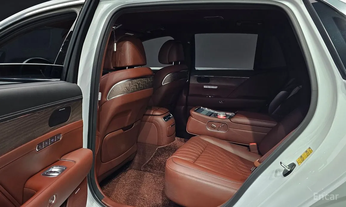 Фото 12 - Genesis G90