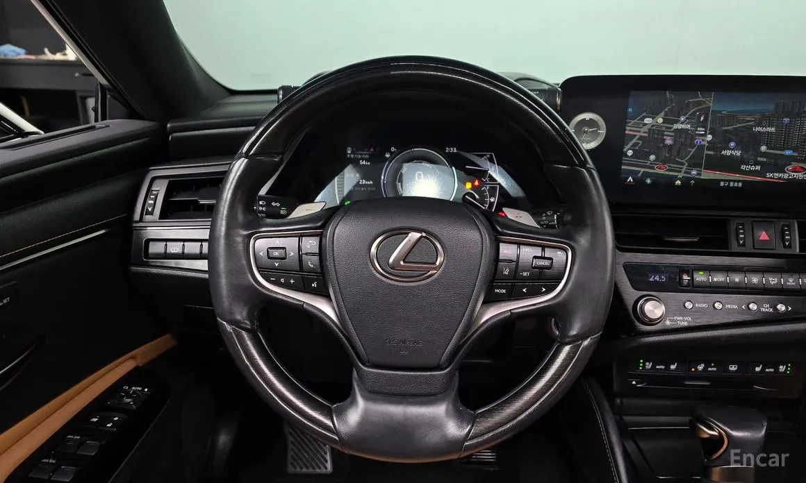 Фото 13 - Lexus ES