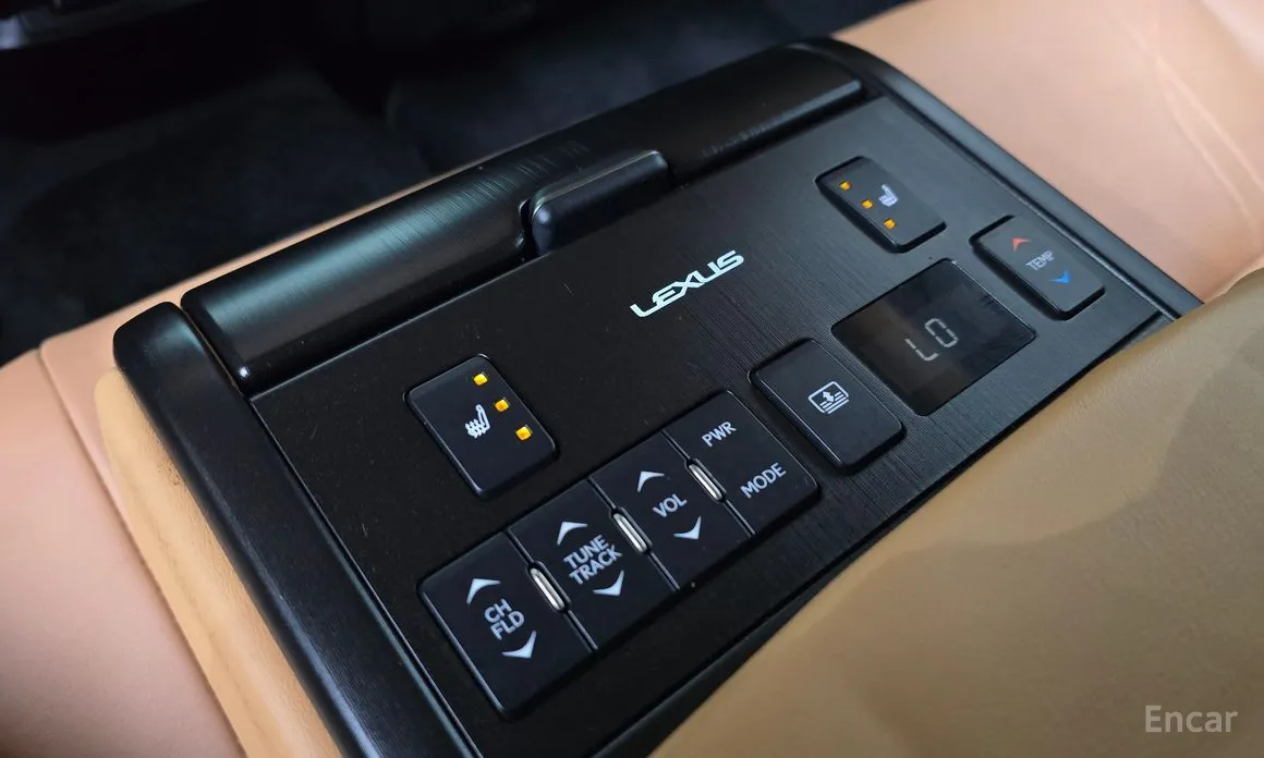 Фото 19 - Lexus ES