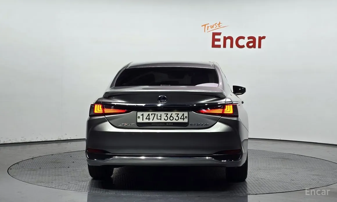 Фото 4 - Lexus ES