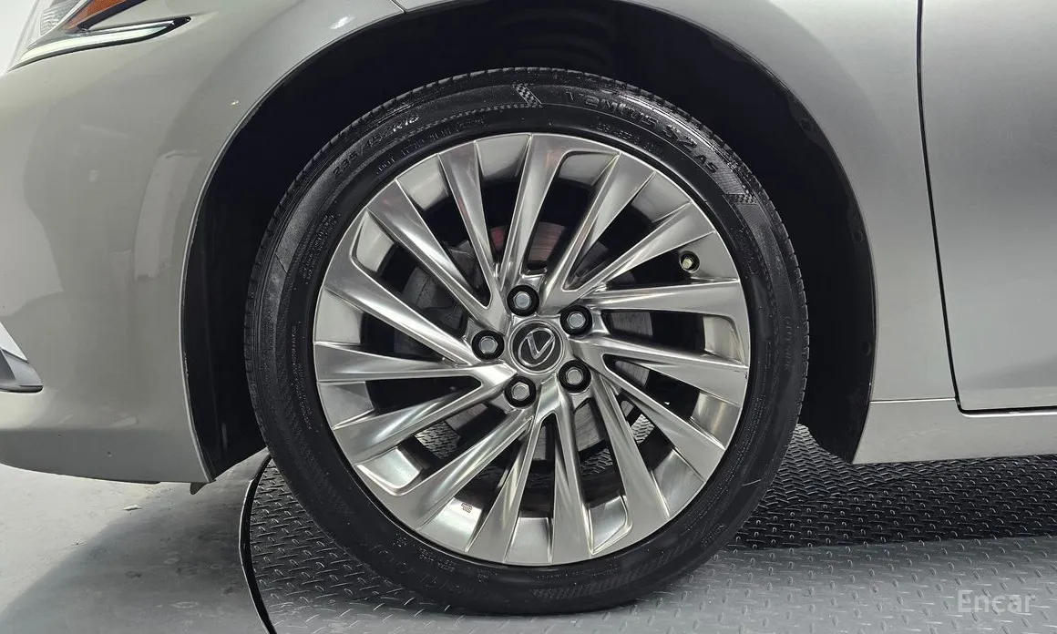 Фото 5 - Lexus ES