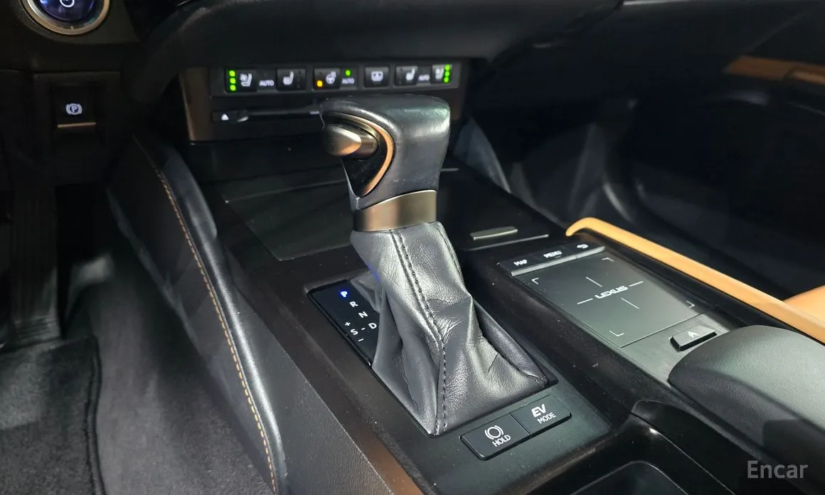 Фото 9 - Lexus ES