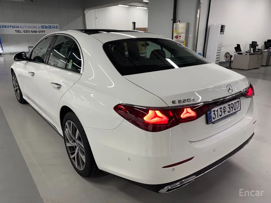 Фото 5 - Mercedes-Benz E-Class