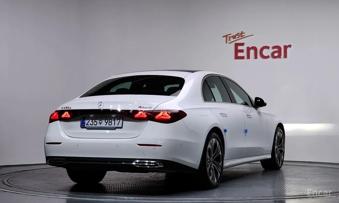 Фото 2 - Mercedes-Benz E-Class