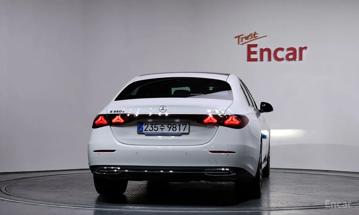 Фото 4 - Mercedes-Benz E-Class