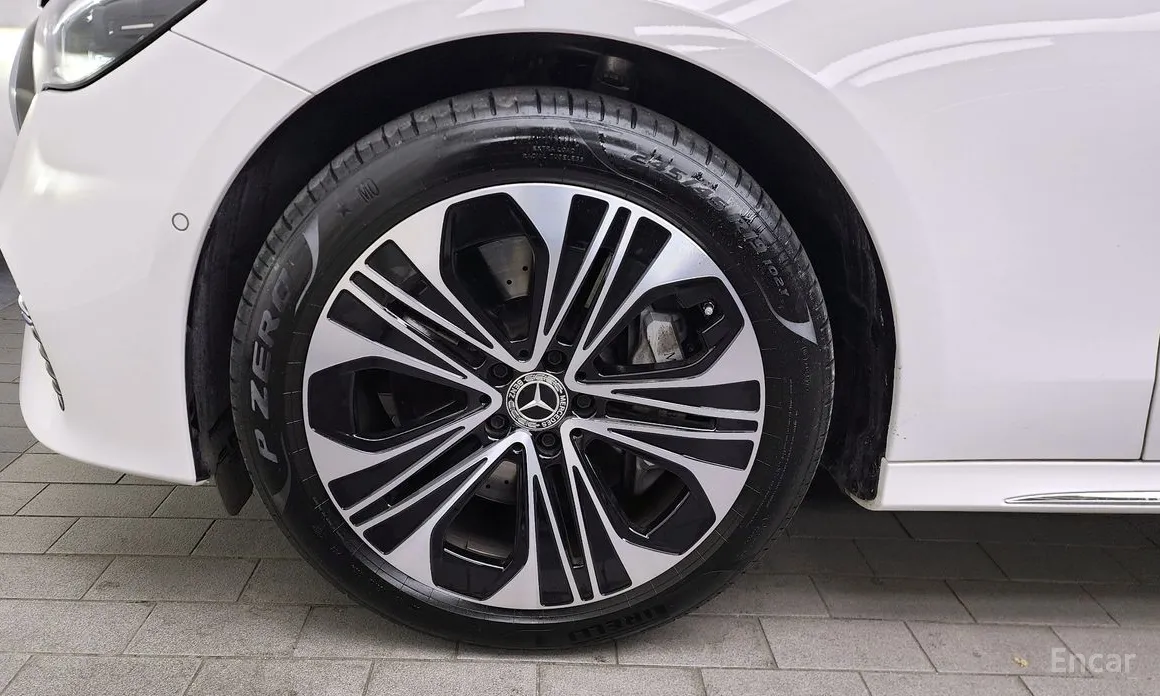 Фото 5 - Mercedes-Benz E-Class