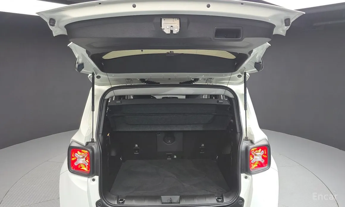 Фото 16 - Jeep Renegade