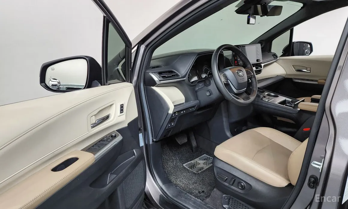 Фото 10 - Toyota Sienna