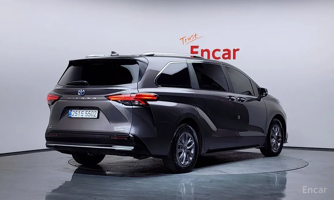 Фото 2 - Toyota Sienna