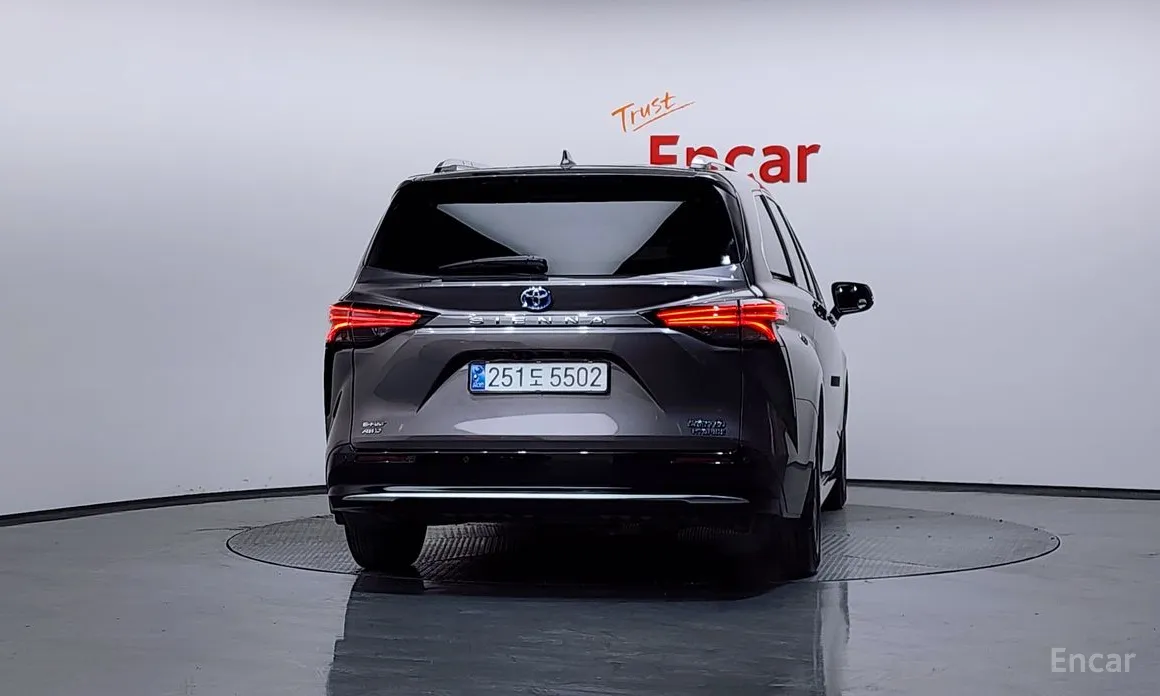 Фото 4 - Toyota Sienna