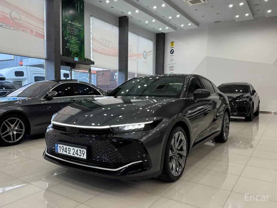 Фото 1 - Toyota Crown