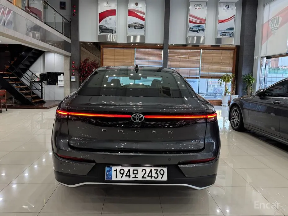 Фото 4 - Toyota Crown