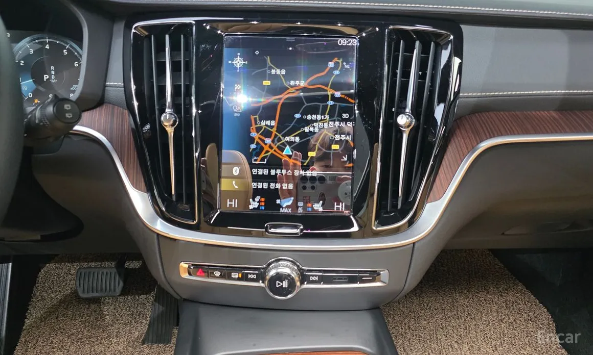 Фото 15 - Volvo V60