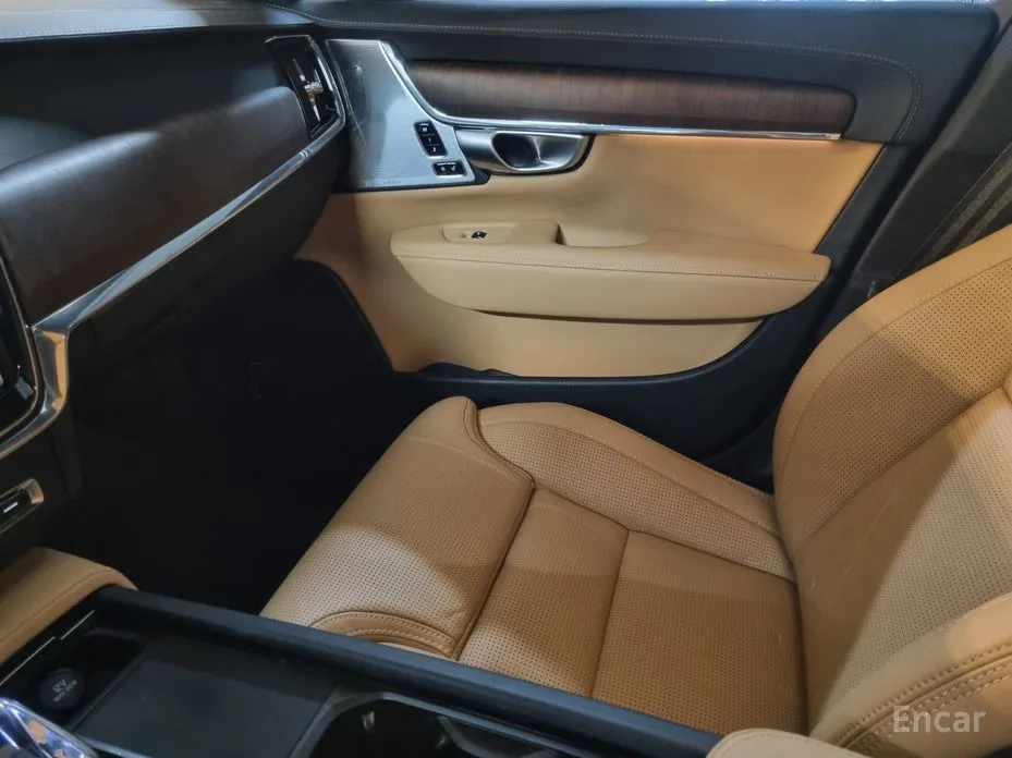 Фото 10 - Volvo V90