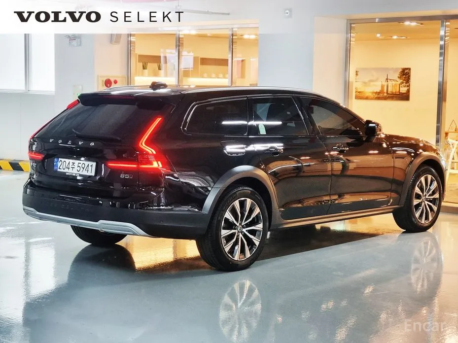 Фото 2 - Volvo V90