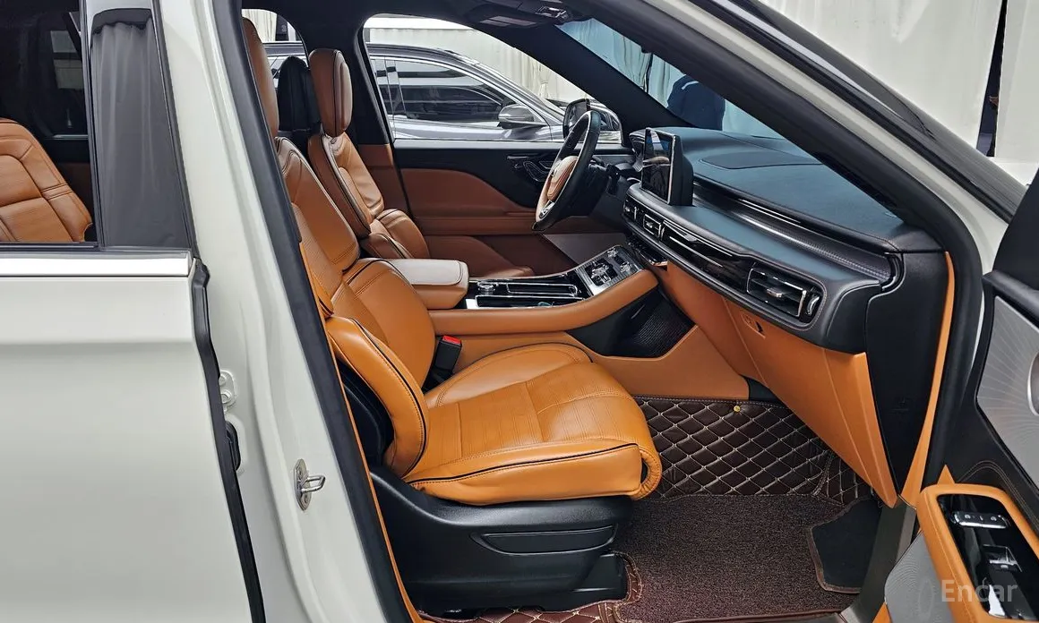 Фото 11 - Lincoln Aviator