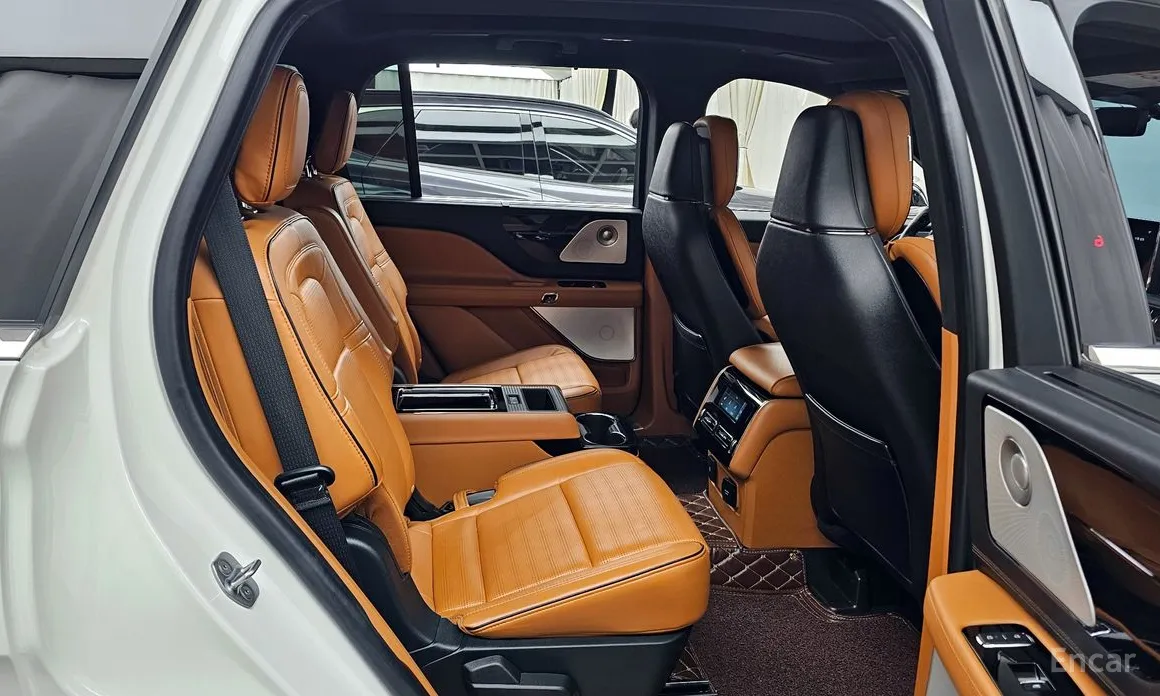 Фото 12 - Lincoln Aviator