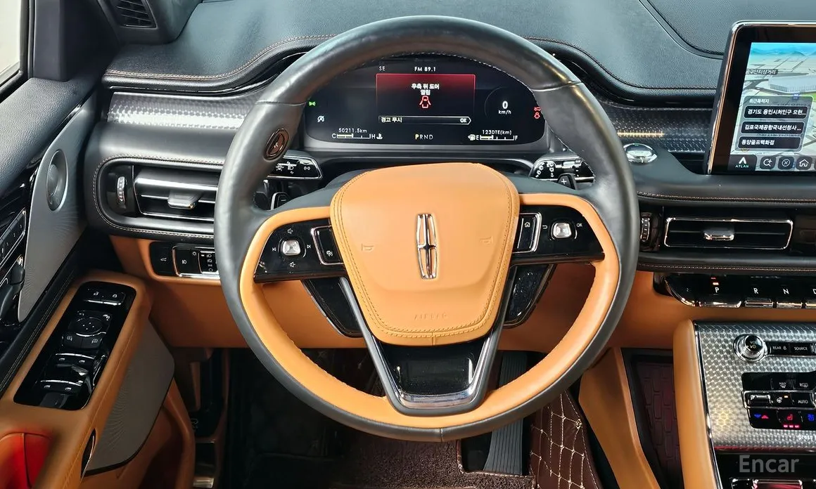 Фото 13 - Lincoln Aviator